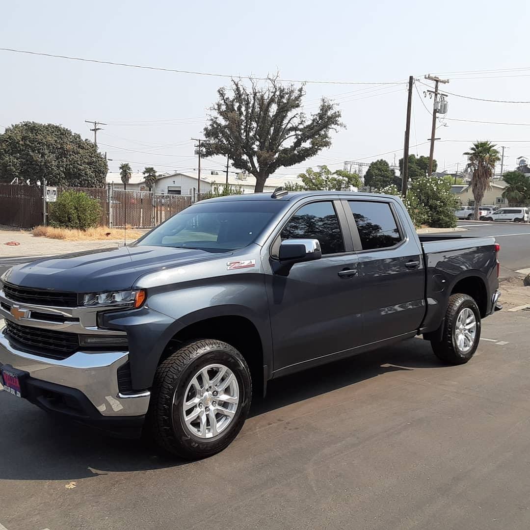 Tint Plus Auto Glass is proud to serve the Kings County community. We believe in supporting local businesses and providing jobs for our neighbors. Contact us at 559-302-8400 to learn more about our commitment to the community.#cartinting #suntekfilms #cartint #browtinting #tints #mobilewash #buffing #tint #handwax #tintshop