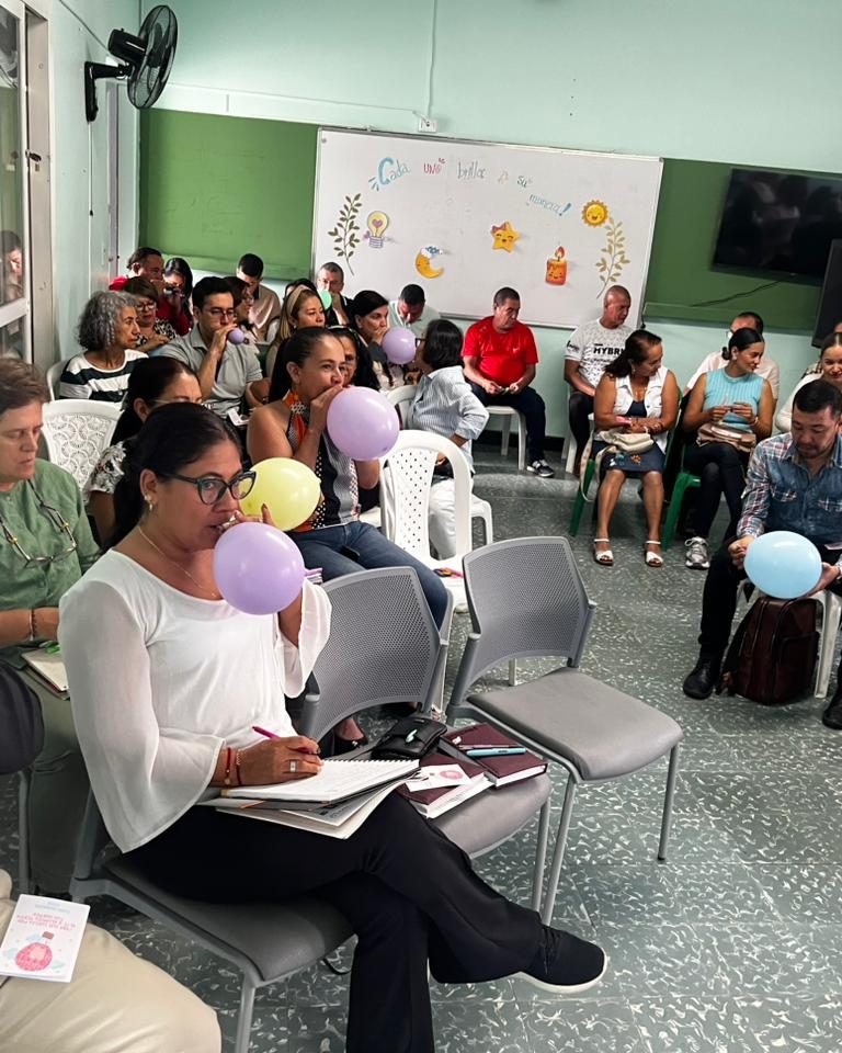 Cerramos con alegría nuestra Semana Institucional 2026 🏫💙 (📅 13 al 16 de enero)
Un espacio de planeación, unión y vocación 🙌📚 donde directivos y docentes fortalecimos cada proceso para brindarles a nuestros estudiantes un regreso a clases con calidad, acompañamiento y sentido humano 🤝🌟
¡Listos para recibirlos y empezar juntos un gran año! 🚀📖✨
#coamsocorro #coam #colegioAvelinaMoreno #SocorroSantander
#RegresoAClases #TemporadaEscolar #InicioDeClases #AñoEscolar2026 #Educación #Docentes #Colegio #Escuela #Estudiantes #Aprendizaje #Planeación #TrabajoEnEquipo #Santander #Socorro