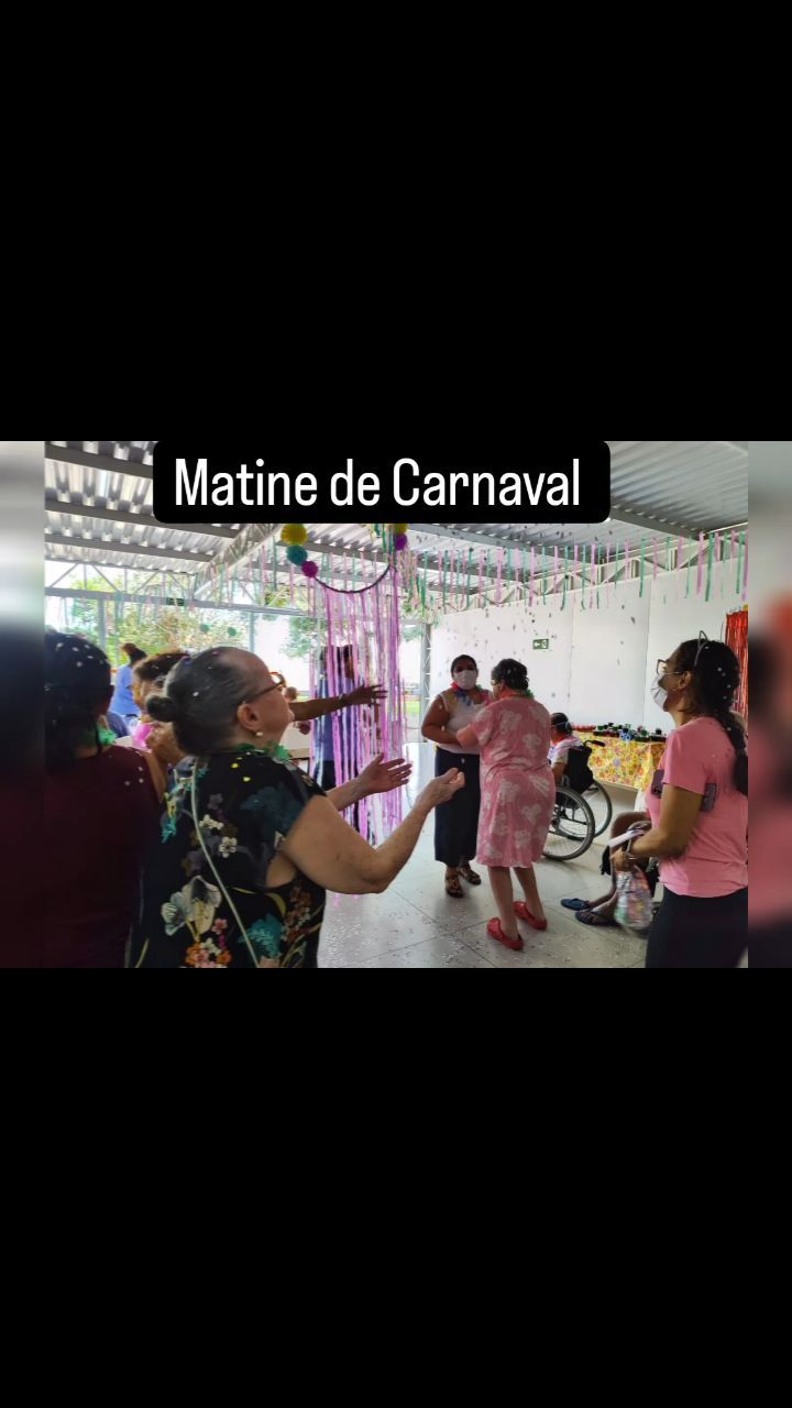 Matine de carnaval O carnaval chegou no Lar São Vicente de Paulo de Campinas. Todos esperando com muita alegria nossa matine. Teve marchinha de carnaval, dança, confete e animação. A sala de atividades ganhou cores, uma mesa repleta de comidas deliciosas e também um cantinho especial para tirar fotos e registrar esse momento. #larsaovicentedepaulodecampinas #matinecarnaval…