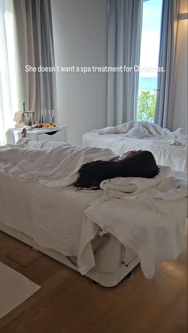 ***This is your reminder that some gifts are meant to be experienced, not wrapped. ♥️🙌🏾😄➡️ What do you seek this holiday season? When was your last spa visit? #spa #veniceitaly #spaaddict #spatime #christmasgift ***This is your reminder that some gifts are meant to be experienced, not wrapped. ♥️🙌🏾😄➡️ What do you seek this holiday season? When was your last spa visit? #spa #veniceitaly #spaaddict #spatime #christmasgift