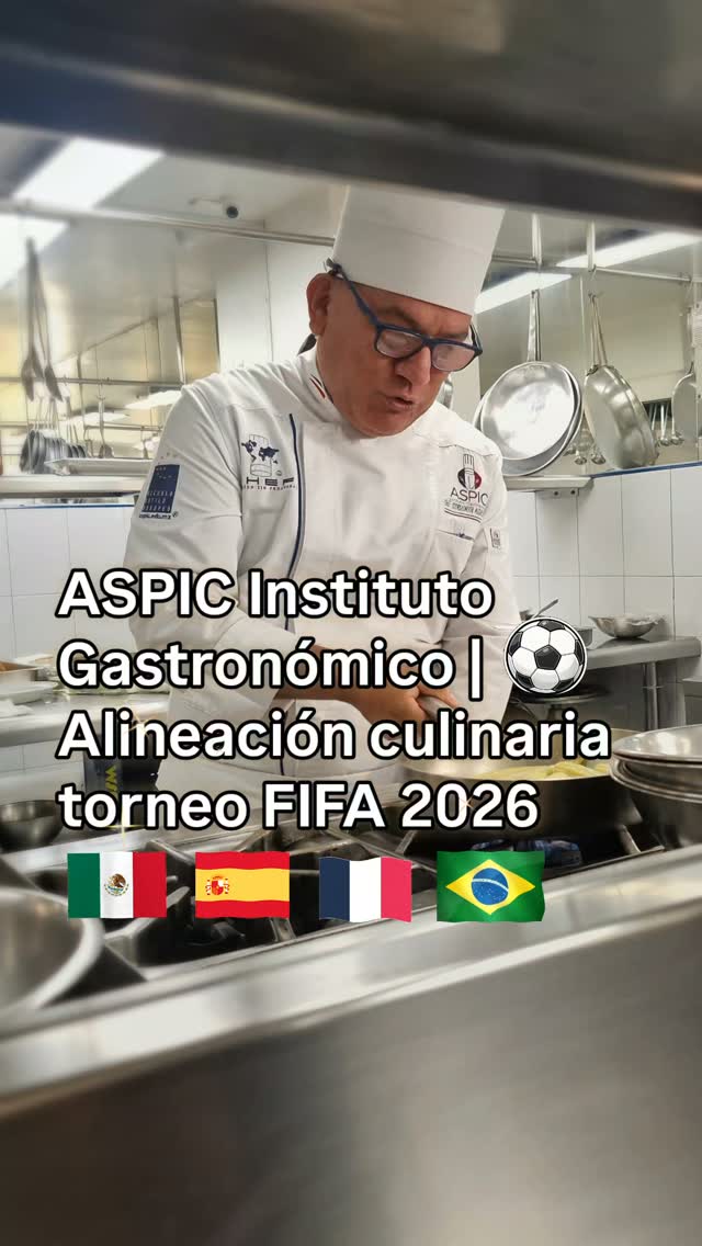 Alrededor del mayor evento futbolístico del planeta, ASPIC Instituto Gastronómico celebra la experiencia «El fútbol y la gastronomía: un viaje por los sabores de las grandes potencias mundiales», un encuentro que invitó a descubrir cómo la cocina se ha convertido en uno de los símbolos culturales más representativos de las naciones.
Este recorrido gastronómico viajo por México, Francia, España y Brasil, los chefs de ASPIC demostraron que detrás de cada receta existe una historia de tradición, territorio e identidad. Así como el fútbol es capaz de unir a millones de personas alrededor de una misma pasión, la gastronomía permite conocer el alma de cada país a través de sus ingredientes, técnicas y sabores.
#aspic
#botanamundialista
#gastronomía
@aspic_mx Alrededor del mayor evento futbolístico del planeta, ASPIC Instituto Gastronómico celebra la experiencia «El fútbol y la gastronomía: un viaje por los sabores de las grandes potencias mundiales», un encuentro que invitó a descubrir cómo la cocina se ha convertido en uno de los símbolos culturales más representativos de las naciones.
Este recorrido gastronómico viajo por México, Francia, España y Brasil, los chefs de ASPIC demostraron que detrás de cada receta existe una historia de tradición, territorio e identidad. Así como el fútbol es capaz de unir a millones de personas alrededor de una misma pasión, la gastronomía permite conocer el alma de cada país a través de sus ingredientes, técnicas y sabores.
#aspic
#botanamundialista
#gastronomía
@aspic_mx