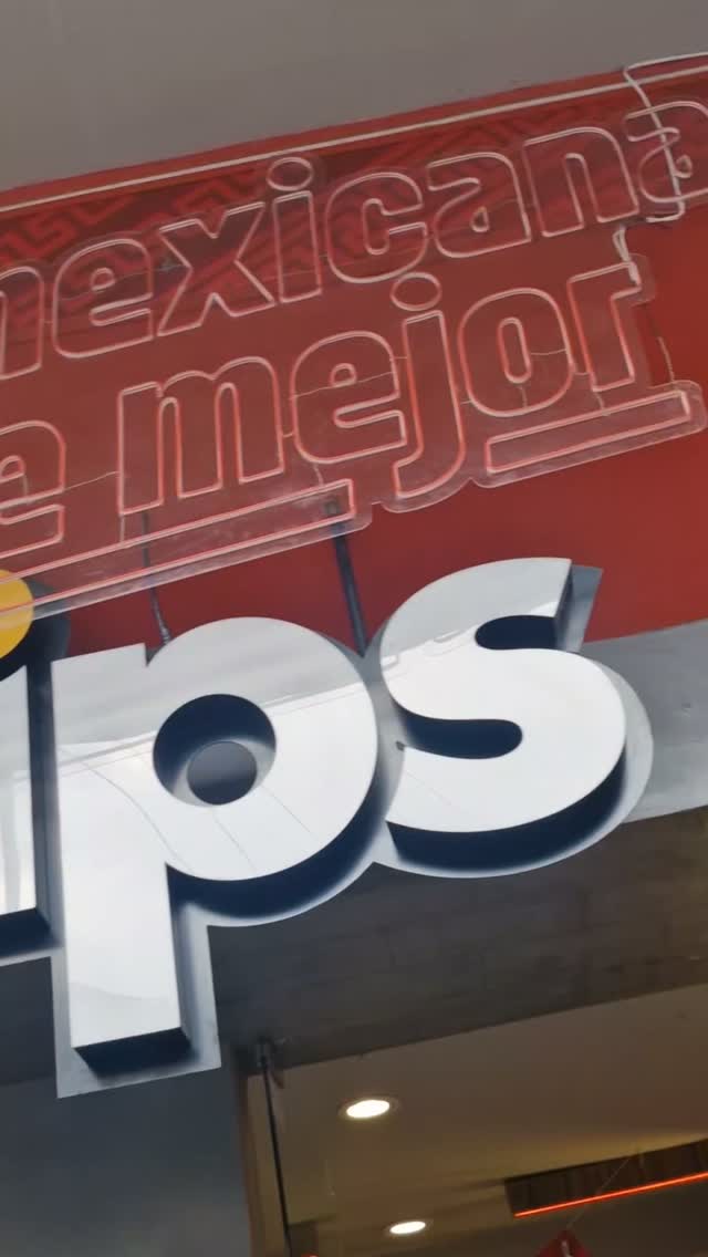 El festejo del Día de Padre sigue en Vips. Si, el menú especial de Vips para celebrar a papá, llamado "Súper Papá se pone la verde", incluye platillos estrella como la Hamburguesa BBQ (carne de cerdo, aderezo jalapeño y papas), Pasta con camarones en salsa cremosa y un corte New York especial con salsa de pimienta y papa horneada.
Este festejo seguirá hasta el 26 de julio de 2026 y en su menú de desayunos incluye opciones como los huevos divorciados con chilaquiles. Además, el menú ofrece opciones de sopas y consomé, así como cervezas de barril de cortesía y su clásico Menú del Día.
#nosvemosenvips
#superpapáseponelaverde
#vips
#díadelpadre
#alamexicanasabemejor
@vipsmx El festejo del Día de Padre sigue en Vips. Si, el menú especial de Vips para celebrar a papá, llamado "Súper Papá se pone la verde", incluye platillos estrella como la Hamburguesa BBQ (carne de cerdo, aderezo jalapeño y papas), Pasta con camarones en salsa cremosa y un corte New York especial con salsa de pimienta y papa horneada.
Este festejo seguirá hasta el 26 de julio de 2026 y en su menú de desayunos incluye opciones como los huevos divorciados con chilaquiles. Además, el menú ofrece opciones de sopas y consomé, así como cervezas de barril de cortesía y su clásico Menú del Día.
#nosvemosenvips
#superpapáseponelaverde
#vips
#díadelpadre
#alamexicanasabemejor
@vipsmx