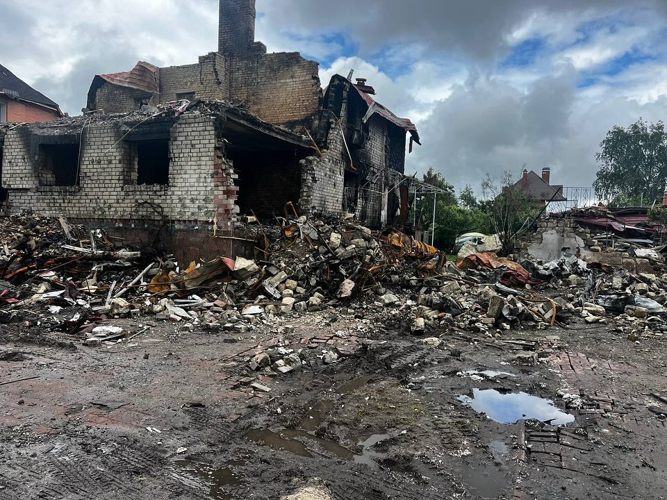 These pics were posted by one of our team members in Kyiv... @sergey_lysak 's voice on video at end... about a neighborhood very similar to the one our team lives in...that we used to live in outside of Kyiv.... This bombing happened Sunday. It hasn't stopped. Our compassion can fatigue, but these innocent people who are just trying to live life in the country they were born in, need hope, prayers and practical help. Please continue to pray & care...May God increase our capacity to love & show us what to do in the midst of the awful destruction caused by man and the evil forces that drive them. We are in a war of our own. #goloveotherswell glowmission.org