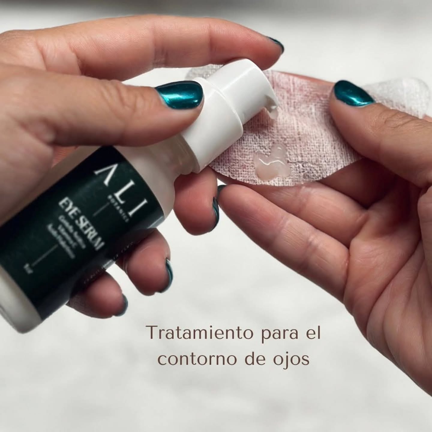 Descubre el Kit Facial que transforma tu piel de manera natural.
Limpia, nutre e ilumina con fórmulas hechas a mano, libres de tóxicos y llenas de ingredientes botánicos que sí funcionan.
🌿 Ritual completo, resultados reales