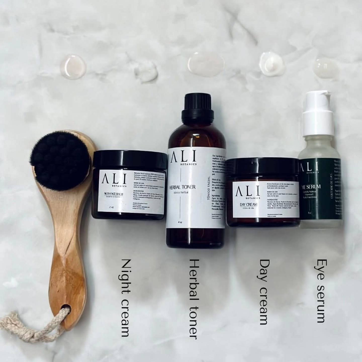 Descubre el Kit Facial que transforma tu piel de manera natural.
Limpia, nutre e ilumina con fórmulas hechas a mano, libres de tóxicos y llenas de ingredientes botánicos que sí funcionan.
🌿 Ritual completo, resultados reales