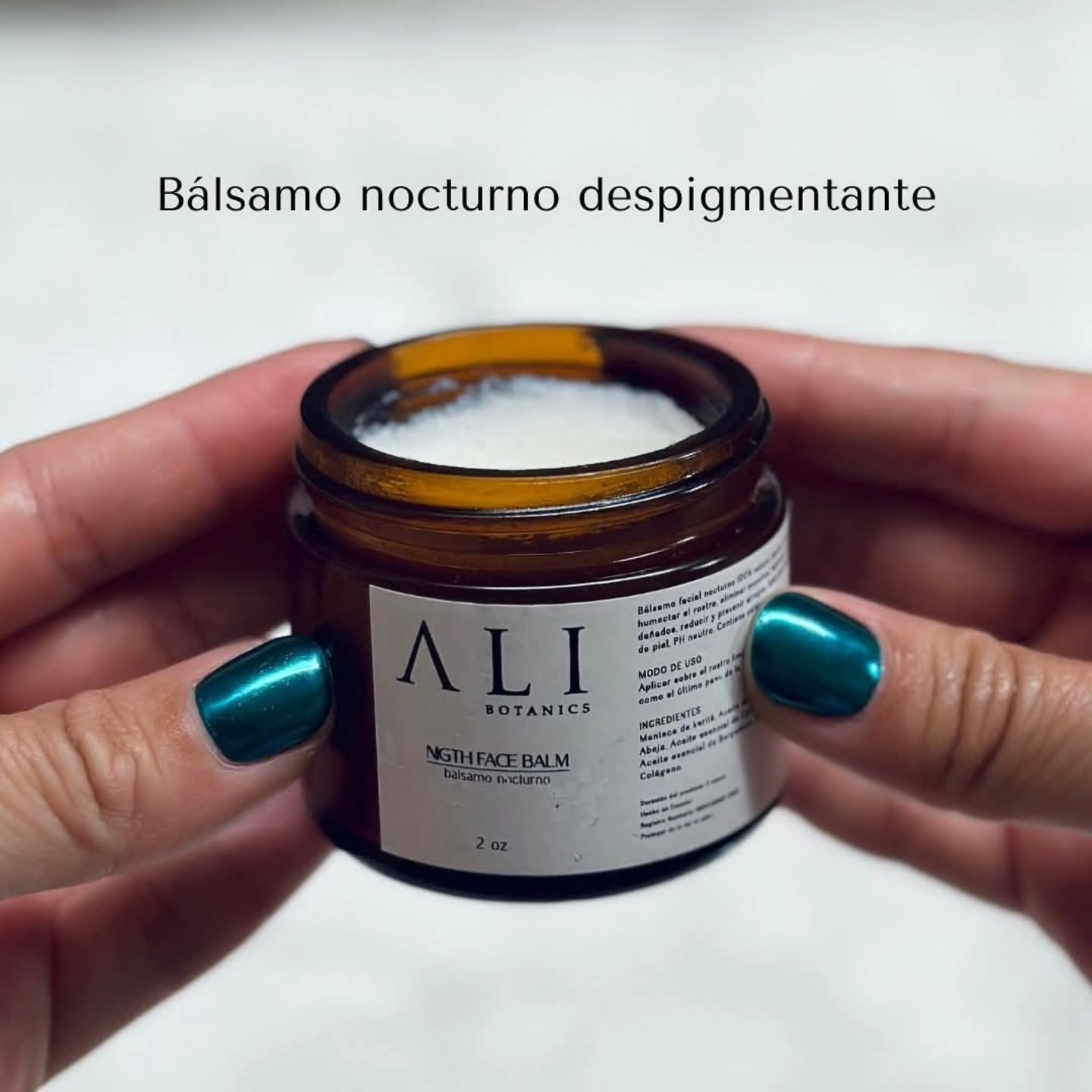 Descubre el Kit Facial que transforma tu piel de manera natural.
Limpia, nutre e ilumina con fórmulas hechas a mano, libres de tóxicos y llenas de ingredientes botánicos que sí funcionan.
🌿 Ritual completo, resultados reales