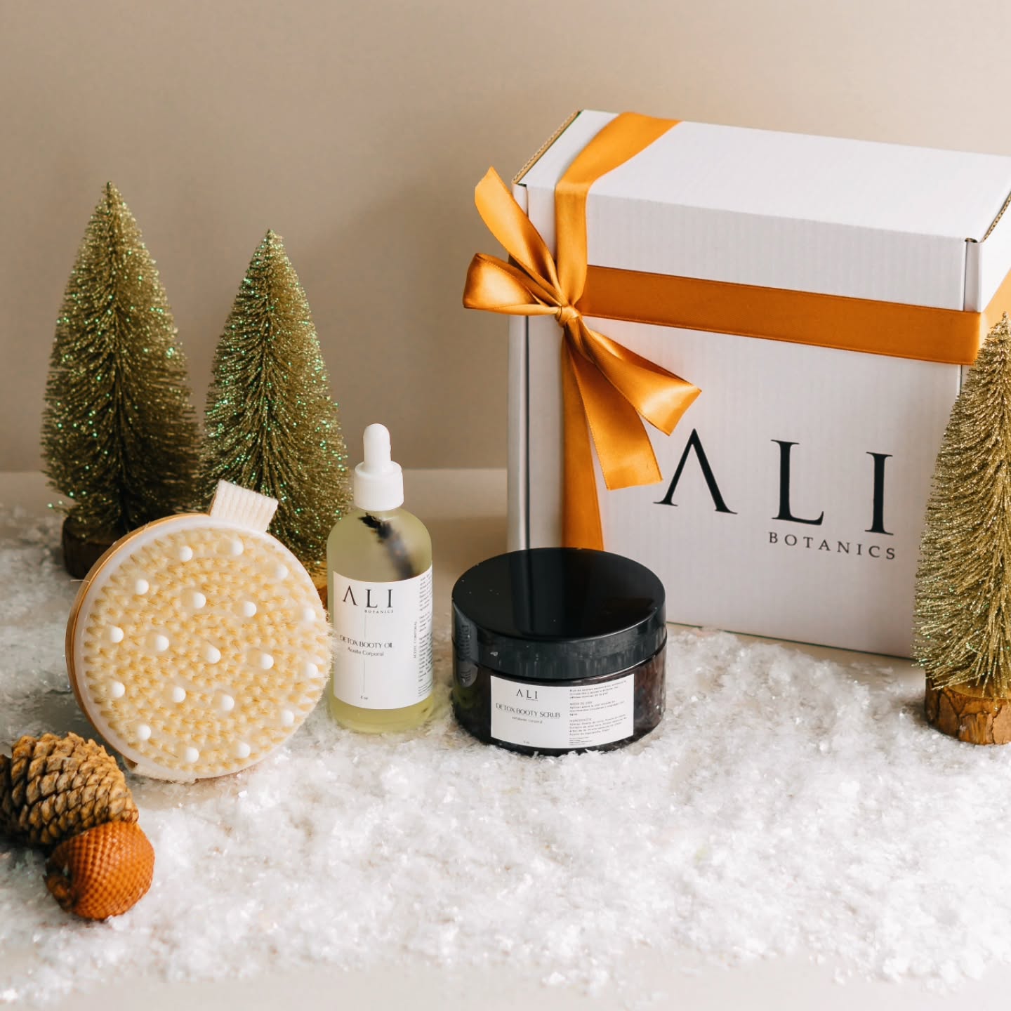 Esta navidad quisimos traer de vuelta nuestros accesorios que tanto aman nuestro clientes: cepillos de bambú y silicona para potenciar todas sus rutinas de cabello, cuerpo y faciales y que tengan resulados espectaculares✨️ así cada KIT Navidad se volvió demasiado especial y único.
Conoce nuestros 4 KITS:
🎄Anti-Caída
🎄Skincare
🎄Booty Detox
🎄Relax
Cada uno incluye el cepillo eco-friendly ideal para que tu rutina sea fabulosa
Todos nuestros KITS tienen precio especial ✨️✨️