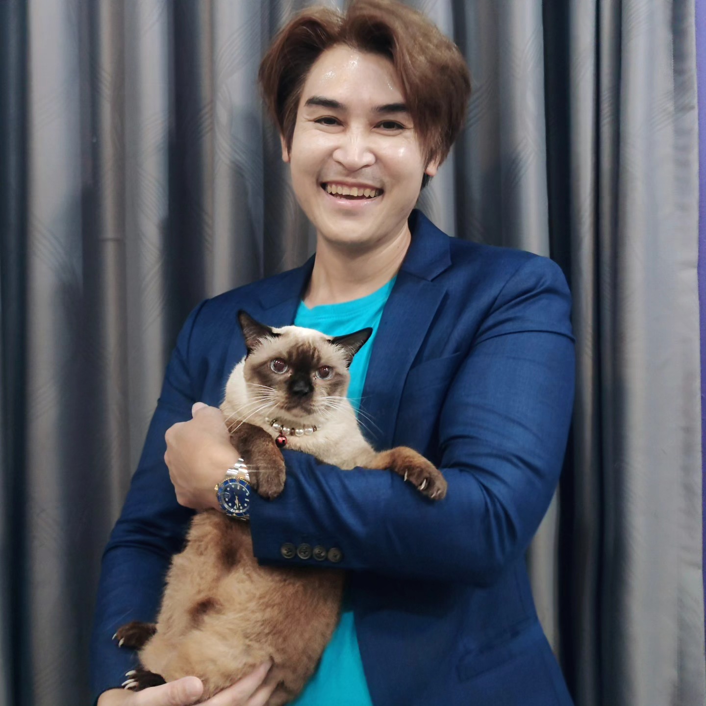 พักเบรกกับค่ายจีน 🇨🇳ที่กำลังลงมาเล่นตลาด ⚡🔋
รถยนต์ไฮบริด (Hybird) นั่งกันไม่ติดและ ญี่ปุ่น 🇯🇵
.
ไม่รู้ว่านุดมีแมว...หรือแมวมีนุดกันแน่ 😆
"ประกาศิต" ก็เป็นทาสจ๊ะ 555
.
แม่น้ำตาลเป็นแมวที่อายุใกล้ 20 ปี ก็จะดูวัยรุ่นหน่อย 😸
โลกนี้ให้ความสำคัญกับแมวอยู่นะ.... “วันแมวโลก” International Cat Day
8 สิงหาคมของทุกปี
.
#InternationalCatDay
#แม่น้ำตาลหวานเจียบ พักเบรกกับค่ายจีน 🇨🇳ที่กำลังลงมาเล่นตลาด ⚡🔋
รถยนต์ไฮบริด (Hybird) นั่งกันไม่ติดและ ญี่ปุ่น 🇯🇵
.
ไม่รู้ว่านุดมีแมว...หรือแมวมีนุดกันแน่ 😆
"ประกาศิต" ก็เป็นทาสจ๊ะ 555
.
แม่น้ำตาลเป็นแมวที่อายุใกล้ 20 ปี ก็จะดูวัยรุ่นหน่อย 😸
โลกนี้ให้ความสำคัญกับแมวอยู่นะ.... “วันแมวโลก” International Cat Day
8 สิงหาคมของทุกปี
.
#InternationalCatDay
#แม่น้ำตาลหวานเจียบ