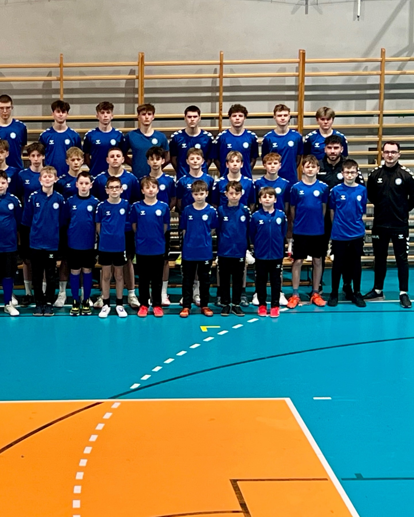 Zgrupowanie Mława 01. 2026 ⚽️ ❄️⛄️ Zdjęcie pamiątkowe zawodników z trenerami 🙌 #footballgames #footballplayer #pilkanozna #obózsportowy