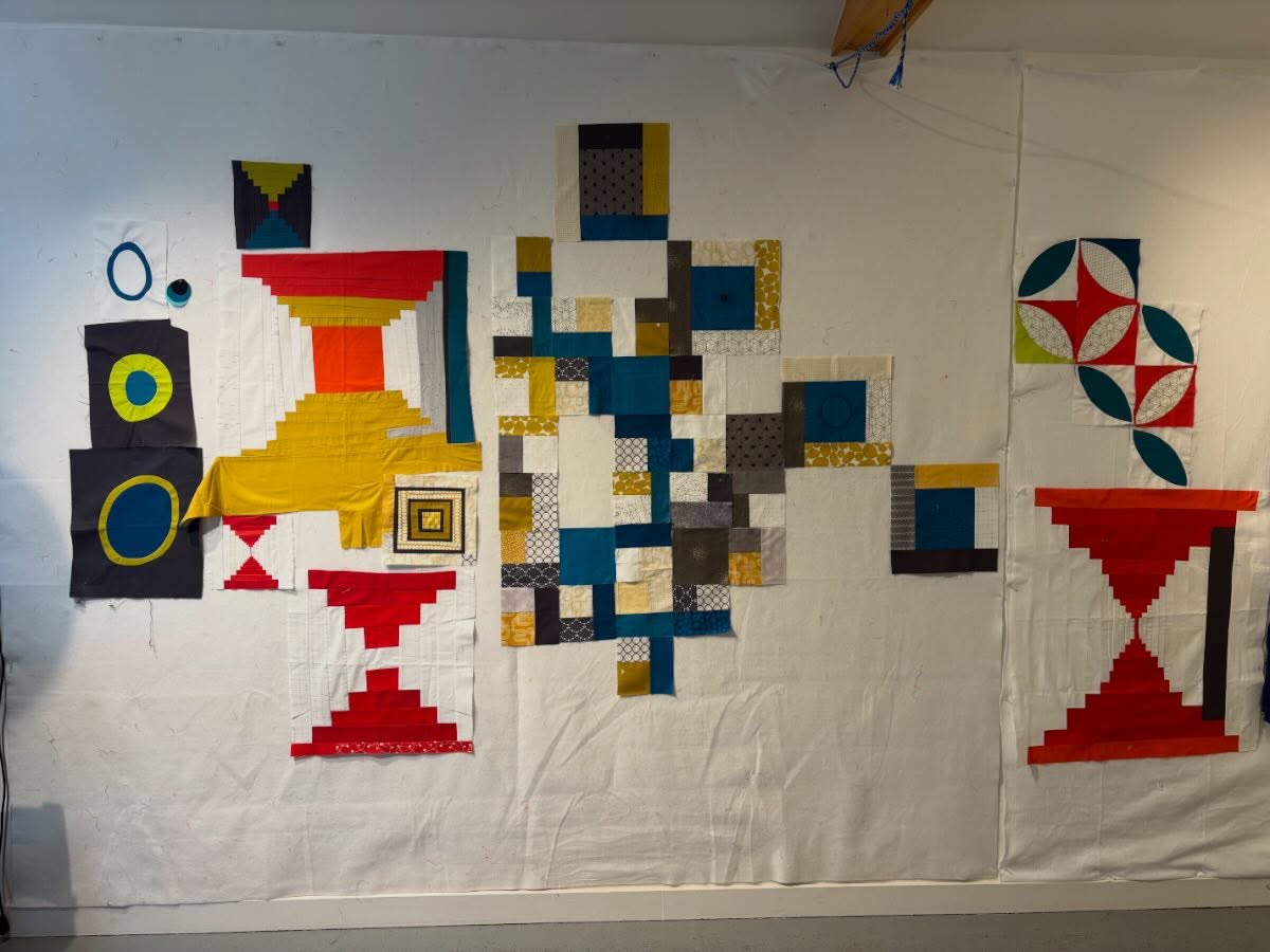 Tried some new quilting ideas at our @a2mqg retreat last weekend. Love spending time w other talented #sewists. I always learn so much.
#improvquilting #courthousesteps #orangepeel #modernquilting