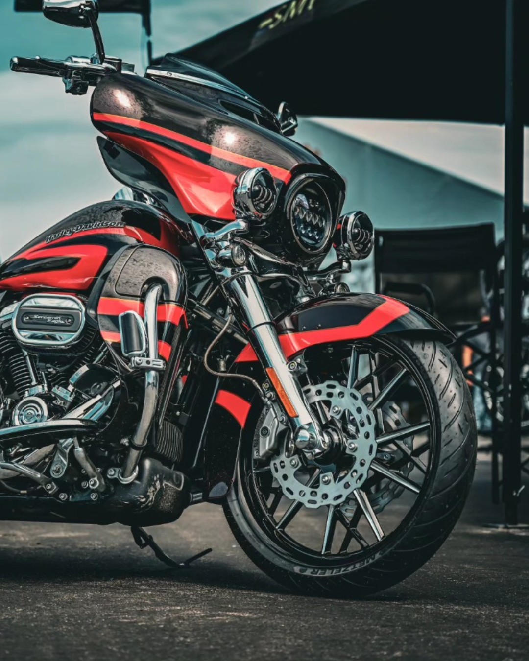 Next week SMT will be at Daytona offering FREE installs and show-only specials.At Daytona Bike Week you can:• Inspect forged billet wheels in person
• Compare billet vs cast construction
• Ask fitment questions directly
• Evaluate finish quality up closeWhen investing in custom motorcycle wheels, this matters!#DaytonaBikeWeek #CustomMotorcycle #MotorcycleWheels #MotorcycleLife #SMTPerformance