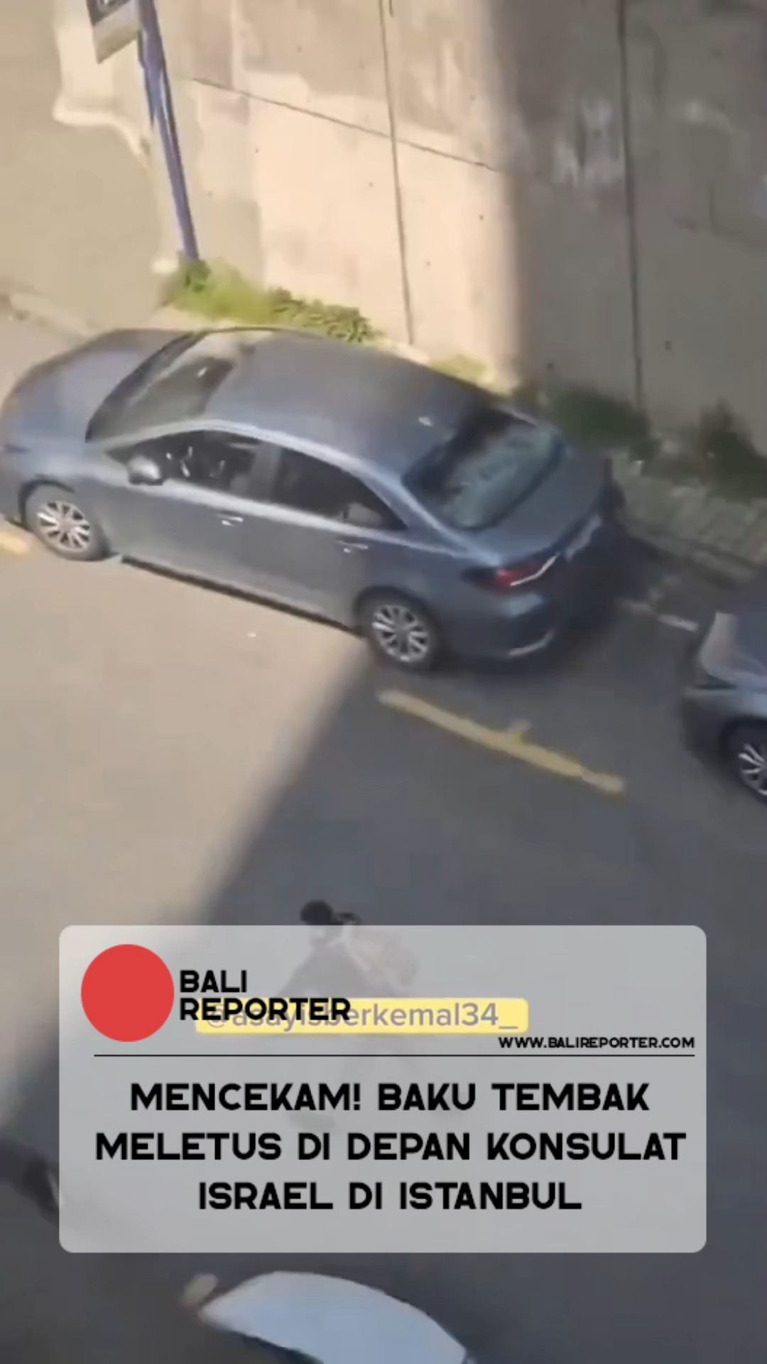 Detik Mencekam di Istanbul: Baku Tembak di Depan Konsulat Israel ISTANBUL, Turki — Baku tembak terjadi di depan konsulat Israel pada Selasa, setelah polisi menghadapi sejumlah pelaku bersenjata yang diduga hendak melakukan serangan. Gubernur Istanbul, Davut Gül, menyatakan satu pelaku tewas dan dua lainnya terluka. Dua polisi juga mengalami luka ringan. Para pelaku disebut datang menggunakan mobil sewaan dari Izmit, dan salah satunya memiliki kaitan dengan kelompok yang mengeksploitasi agama. Namun hingga kini, pihak berwenang belum mengungkap secara pasti kelompok yang terlibat. Penyelidikan masih berlangsung, sementara motif serangan belum diketahui. Menurut kamu, ini serangan terencana atau insiden spontan? #BreakingNews #Istanbul #Turki #BeritaDunia #Internasional #GlobalNews #NewsUpdate #KonsulatIsrael #KonflikGlobal #InfoDunia
#ReelsIndonesia #BeritaHariIni #ViralIndonesia #FaktaDunia #NewsReels Detik Mencekam di Istanbul: Baku Tembak di Depan Konsulat Israel ISTANBUL, Turki — Baku tembak terjadi di depan konsulat Israel pada Selasa, setelah polisi menghadapi sejumlah pelaku bersenjata yang diduga hendak melakukan serangan. Gubernur Istanbul, Davut Gül, menyatakan satu pelaku tewas dan dua lainnya terluka. Dua polisi juga mengalami luka ringan. Para pelaku disebut datang menggunakan mobil sewaan dari Izmit, dan salah satunya memiliki kaitan dengan kelompok yang mengeksploitasi agama. Namun hingga kini, pihak berwenang belum mengungkap secara pasti kelompok yang terlibat. Penyelidikan masih berlangsung, sementara motif serangan belum diketahui. Menurut kamu, ini serangan terencana atau insiden spontan? #BreakingNews #Istanbul #Turki #BeritaDunia #Internasional #GlobalNews #NewsUpdate #KonsulatIsrael #KonflikGlobal #InfoDunia
#ReelsIndonesia #BeritaHariIni #ViralIndonesia #FaktaDunia #NewsReels