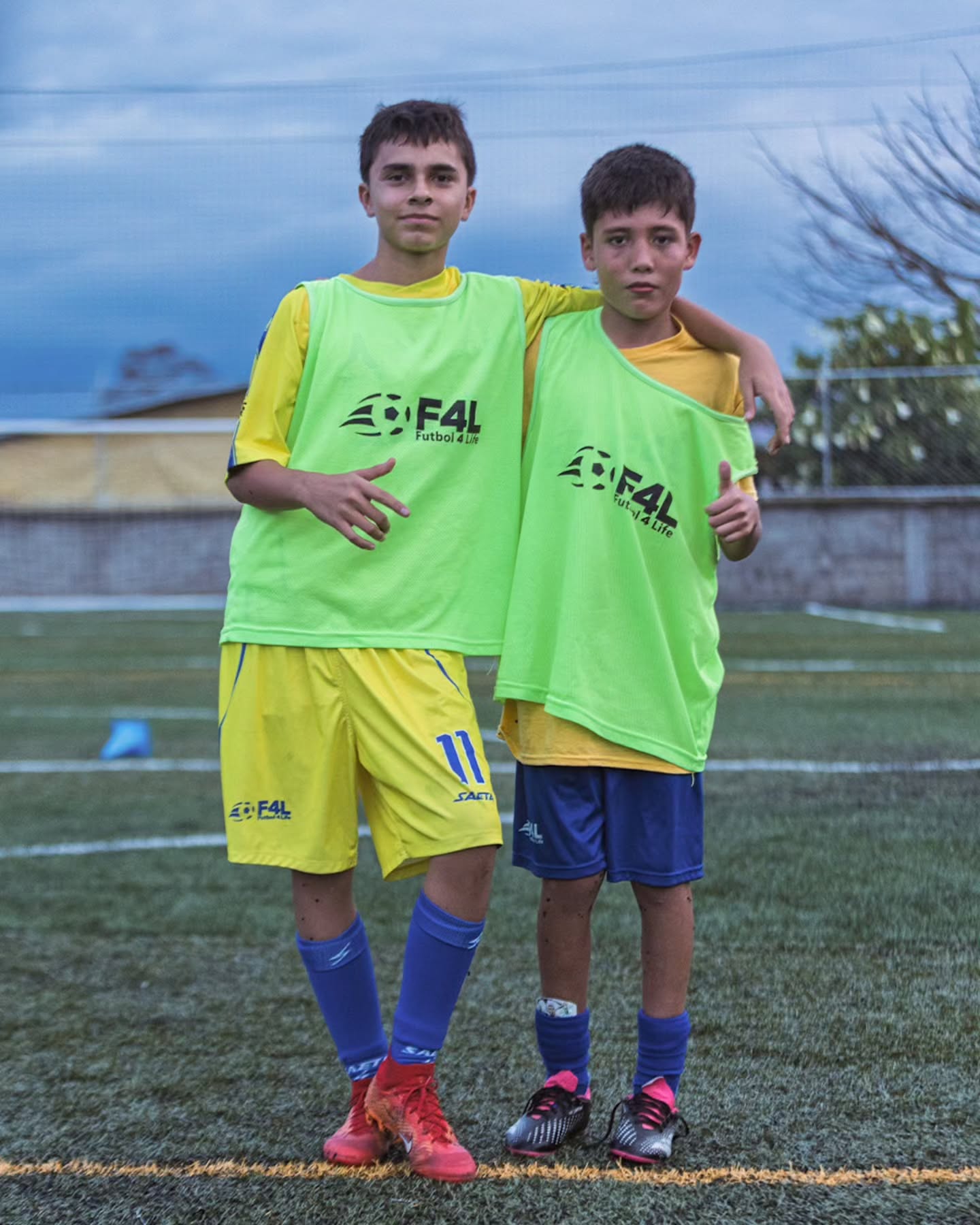 ¡El futuro del fútbol se construye en cada entrenamiento!
Ver la entrega, las sonrisas y el talento de nuestros niños nos llena de orgullo.
Aquí no solo forman su técnica, también su carácter y liderazgo.
Regístrate hoy y asegura su lugar.
📲 Inscríbete aquí: 318 376 56 38